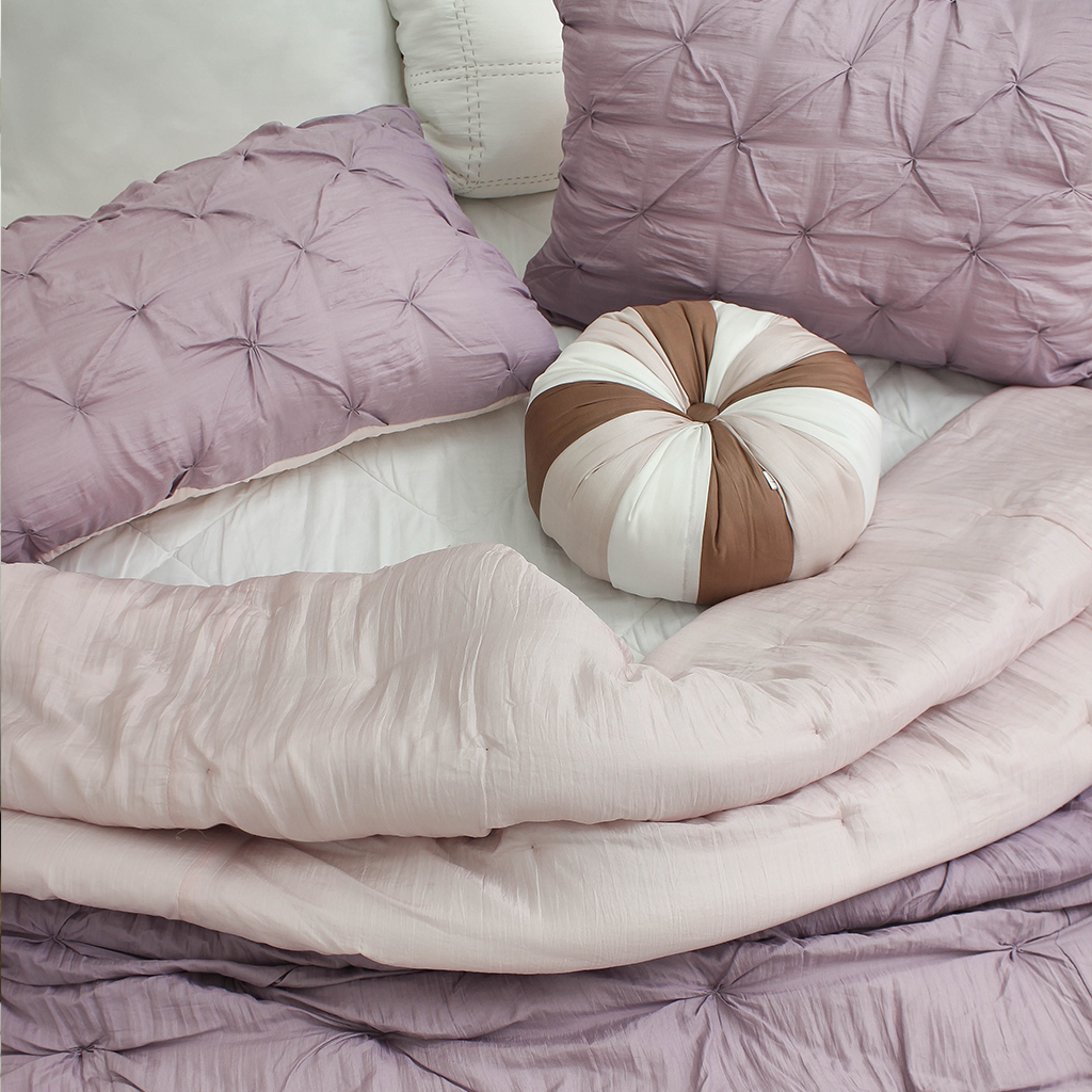 Chăn Lụa Tơ Tằm Khâu Tay Họa Tiết Hoa Dúm Kim Cương Màu Tím Lilac.