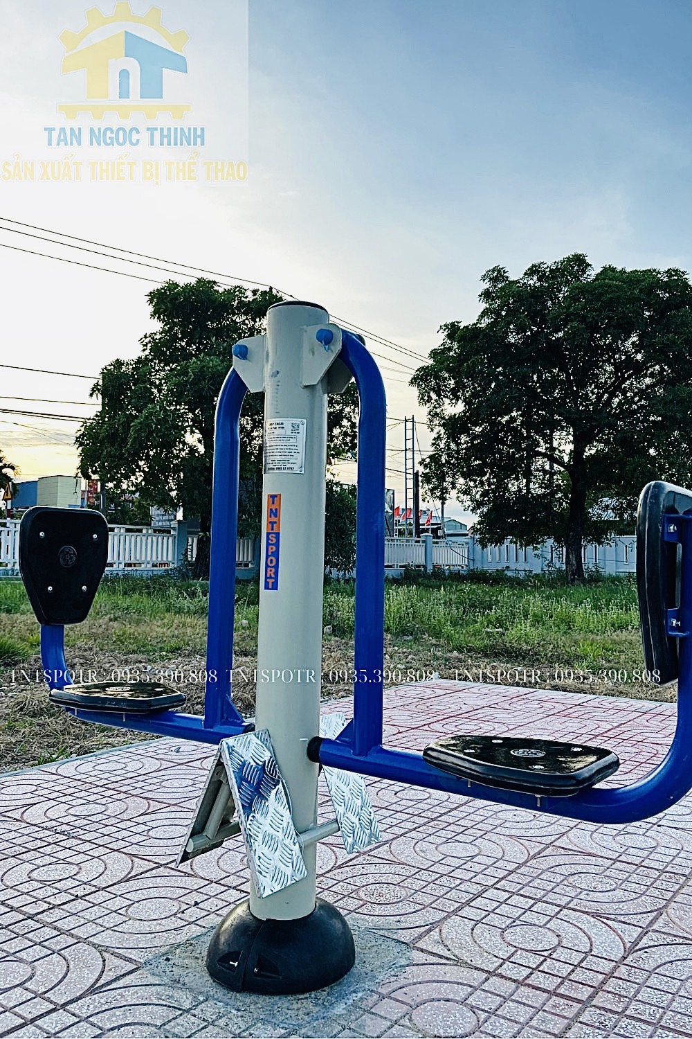 ĐẠP CHÂN ĐÔI NGOÀI TRỜI