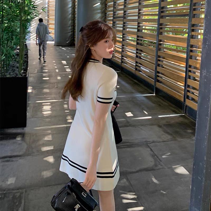 Váy dệt kim body len nữ kiểu dáng ôm tay ngắn cổ tròn đen trắng hàng thiết kế Quảng Châu trẻ trung