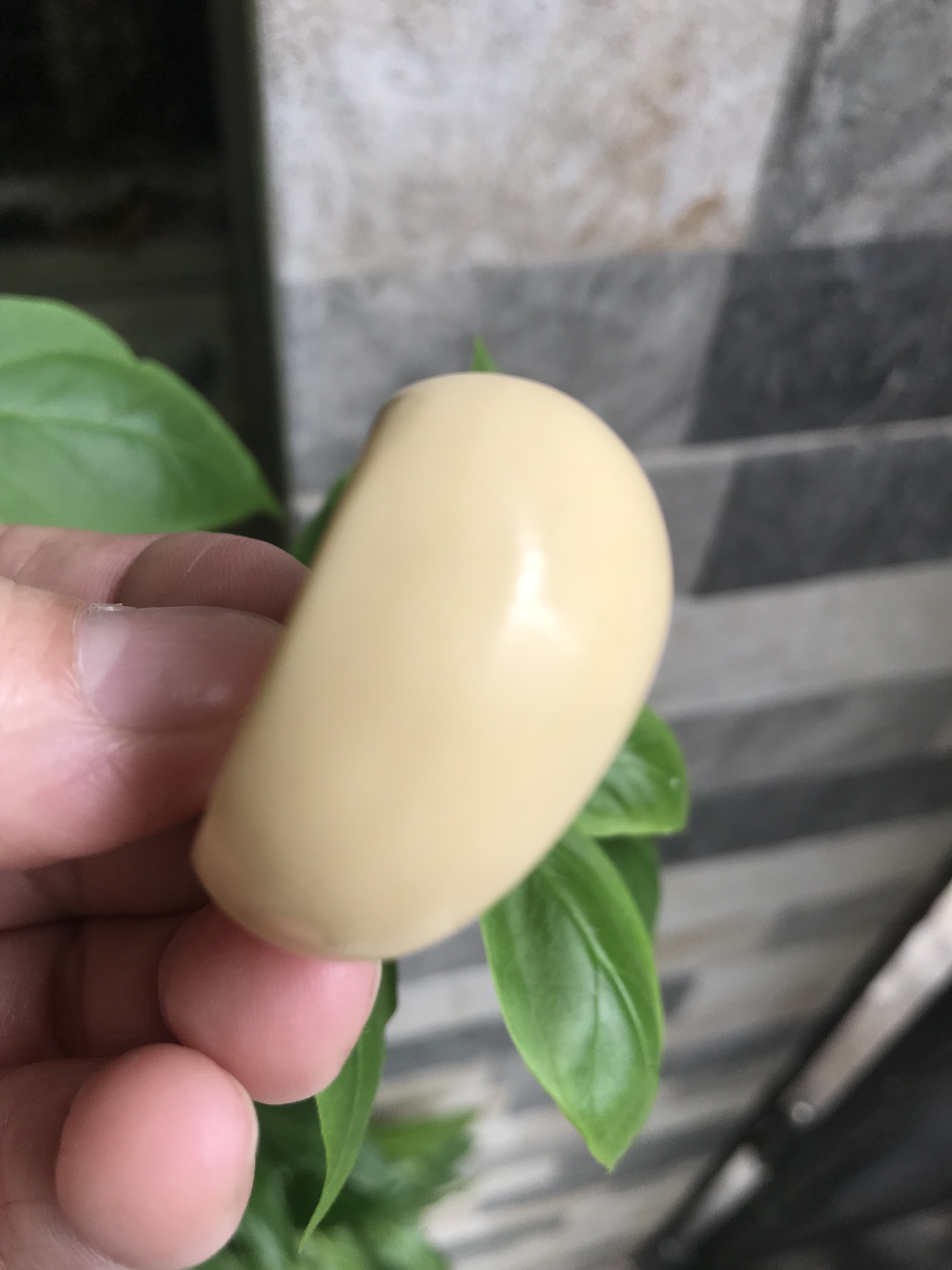 Nhẫn Nam Giả Ngà hay Xương Mỹ Nghệ Kiểu Bầu Tròn to phía trên dưới nhỏ màu trắng Ni 23mm Cao 18mm Dầy 8mm Dành Cho Các Anh Nam đeo nhẫn 23mm rẻ đẹp ạ
