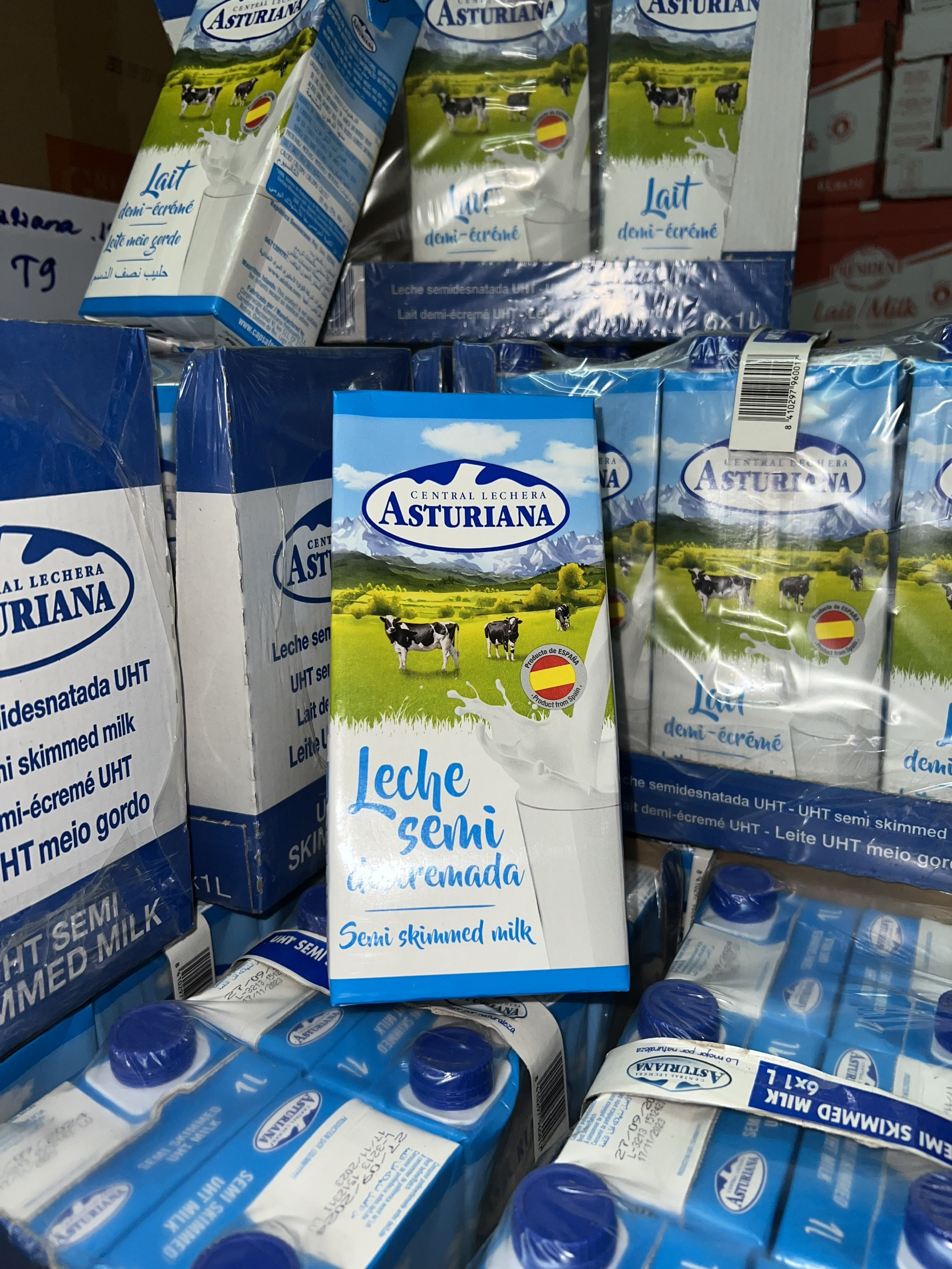 Sữa Tươi Tiệt Trùng ASTURIANA tách béo 1 phần 1L - Béo ít 1,5%, Không Đường Phù hợp Ăn Kiêng, Nhập khẩu từ Tây Ban Nha