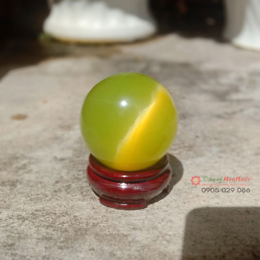 Quả cầu phong thủy năng lượng đá mắt mèo xanh lá chuối 6cm