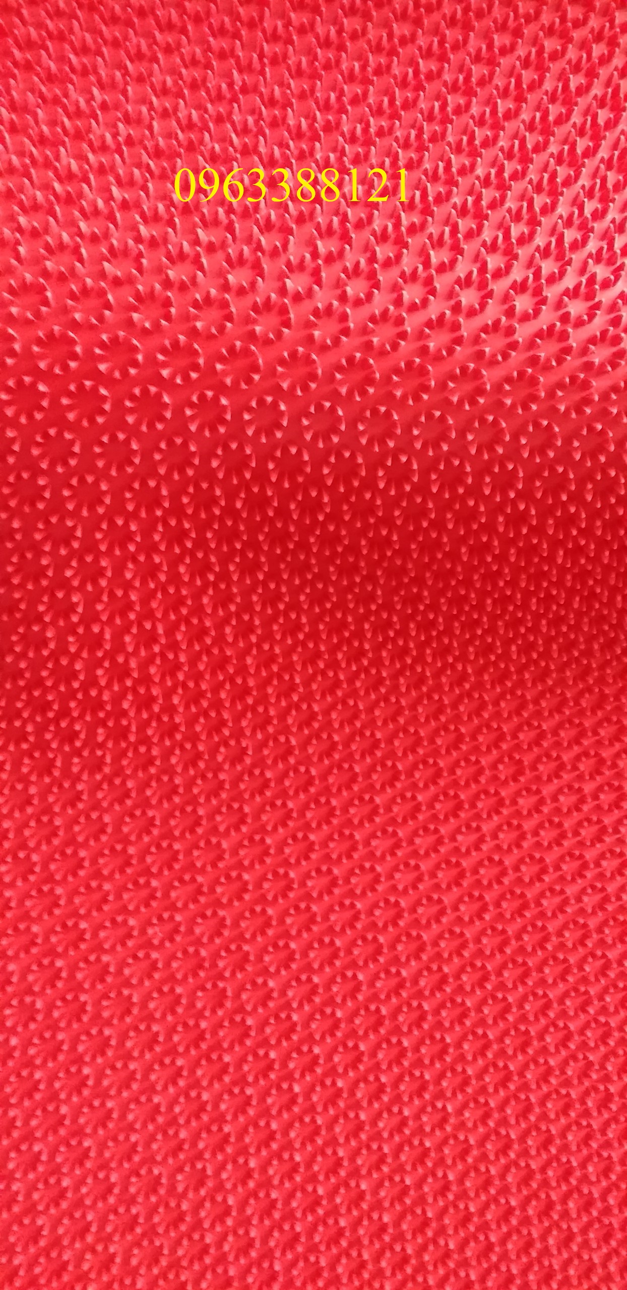 Thảm nhựa gai hoa cúc lót sàn chống trơn trượt màu đỏ