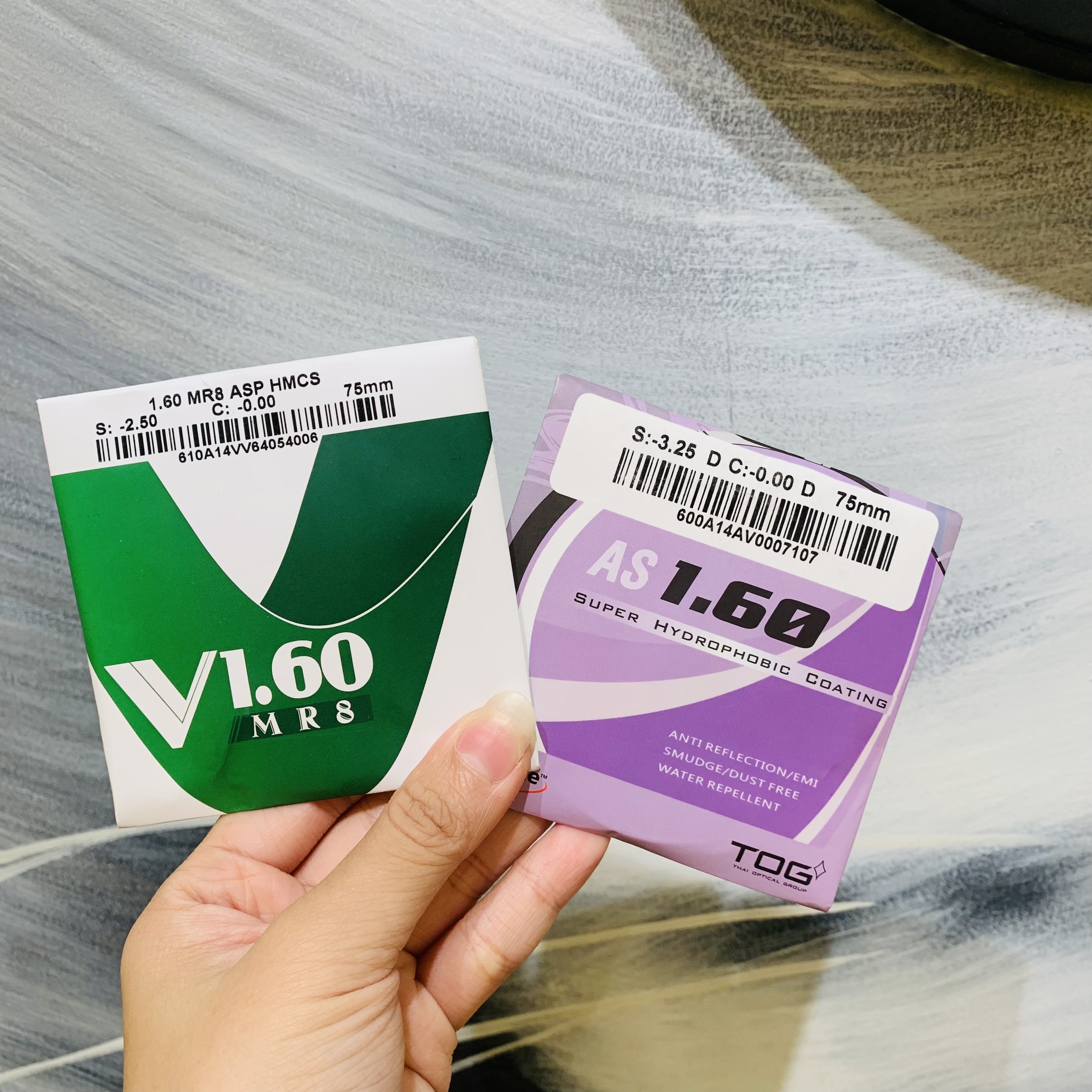 Tròng kính TOG Thái Lan Chiết suất 1.60 Mỏng Chống UV Siêu Váng Dầu