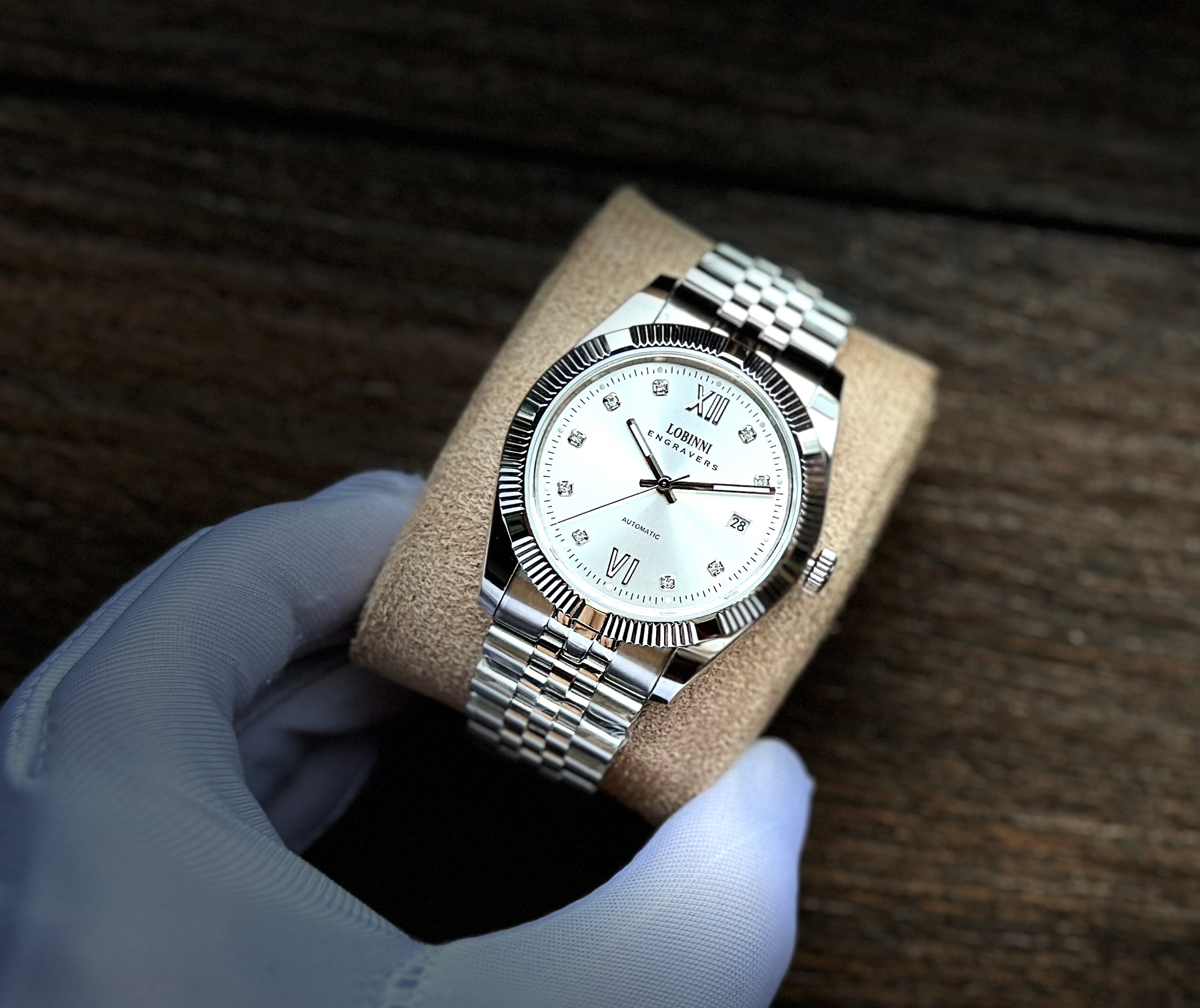 Đồng hồ nam chính hãng Lobinni L19019-2,Kính sapphire chống xước,chống nước 50M,bảo hành 24 tháng,máy cơ(Automatic) Nhật bản,dây kim loại thép không gỉ 316L,hàng mới full box hãng đầy đủ