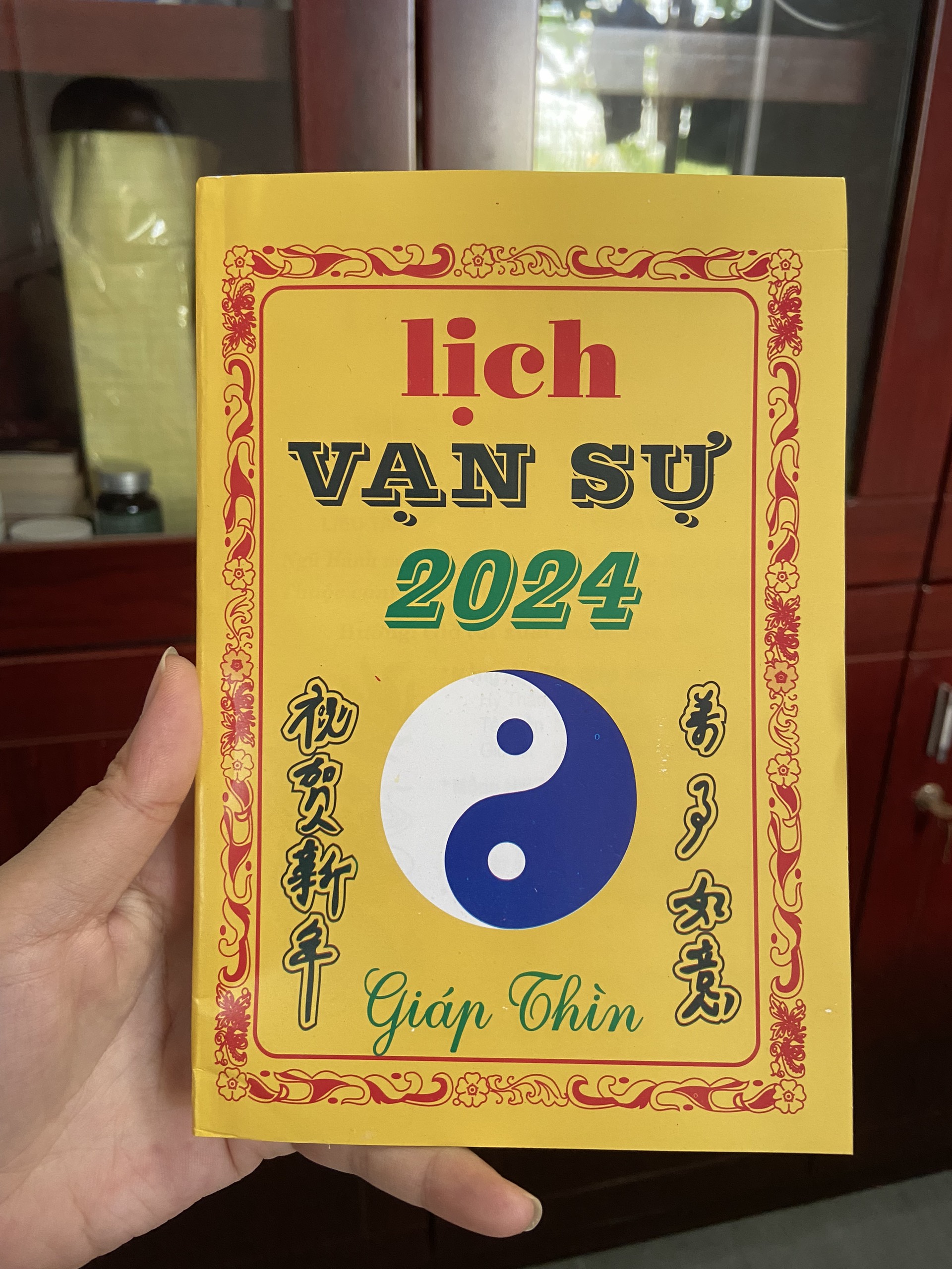 Sách - Lịch Vạn Sự Giáp Thìn 2024 - Chọn ngày lành tháng tốt trong năm