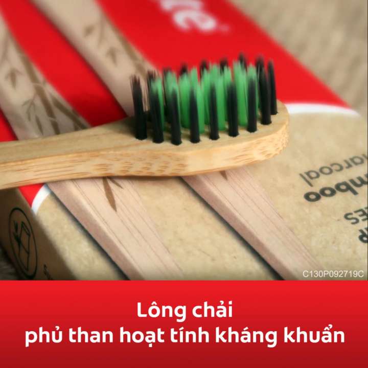 Bộ 3 bàn chải đánh răng Colgate than hoạt tính kháng vi khuẩn Bamboo Charcoal từ tre thiên nhiên