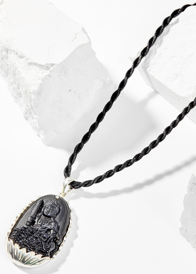 Mặt Dây Chuyền Phong Thủy Đá Obsidian Phật Bản Mệnh Tuổi Mão Văn Thù Bồ Tát Bọc Bạc (4x2.5cm) Ngọc Quý Gemstones