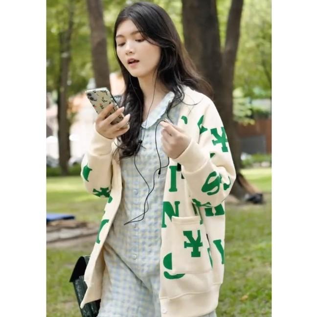 Áo Khoác Nỉ Ngoại From Rộng . Áo Khoác Nữ In fhữ Chất Vải Nỉ Ngoại Đẹp , Vải Dày Mềm Mịn