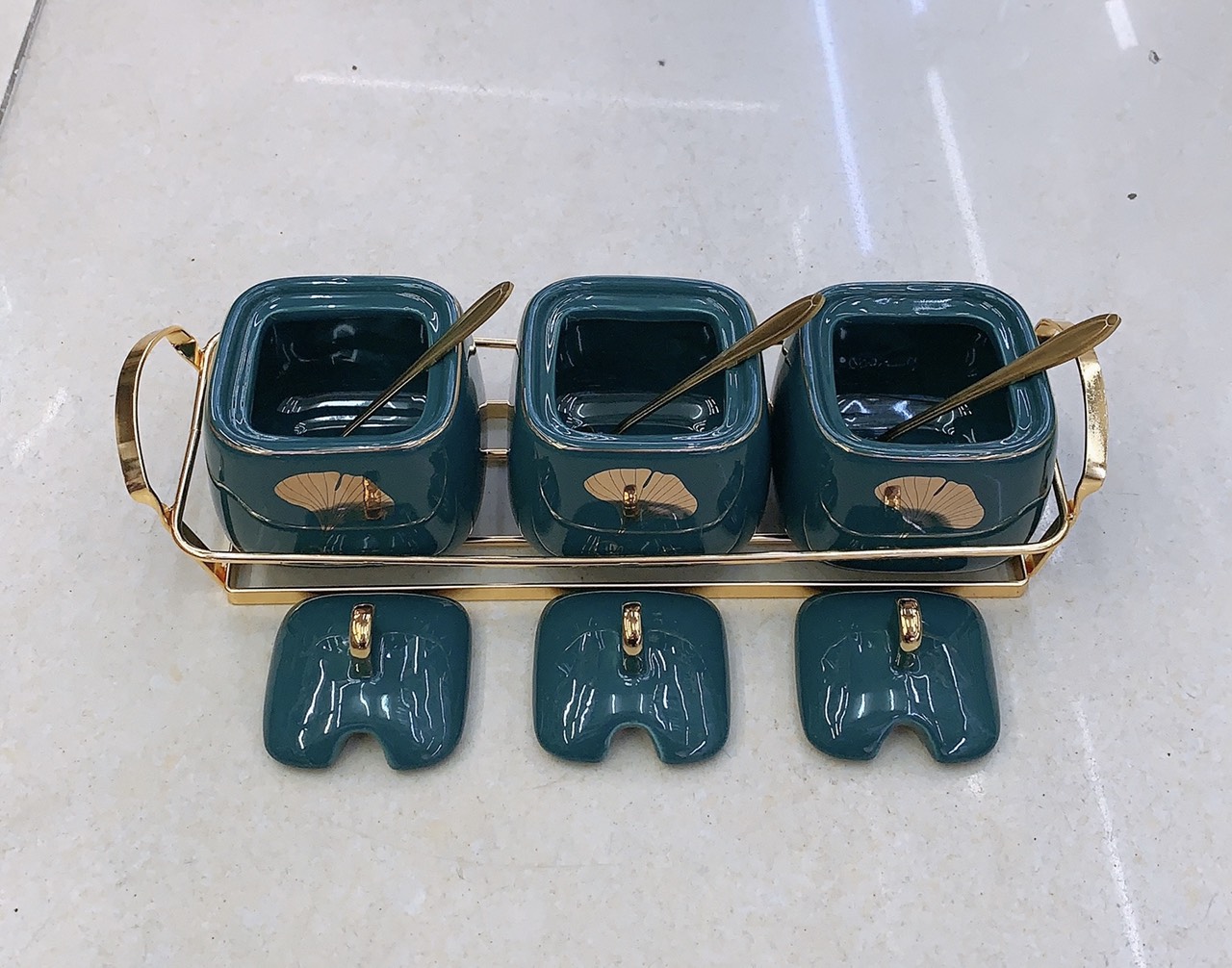 BỘ GIA VỊ SỨ CAO CẤP MÀU XANH CỔ VỊT KHUNG KIM LOẠI MẠ VÀNG