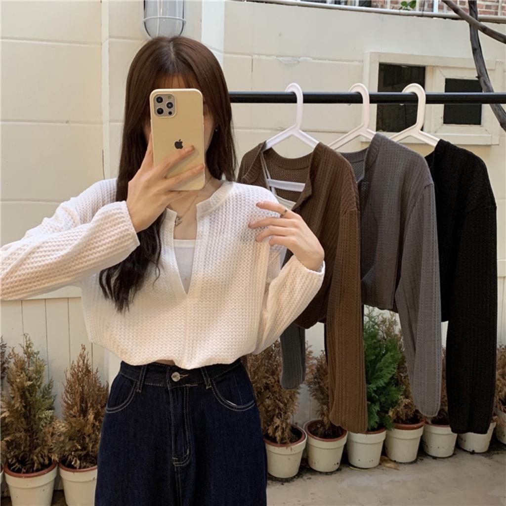 Bộ Áo Thun Hai Dây Kèm Áo Croptop Vải Tổ Ong Tay Bo Chun Dài Tay