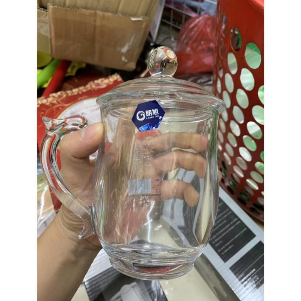 Cốc thủy tinh có quai có nắp đậy