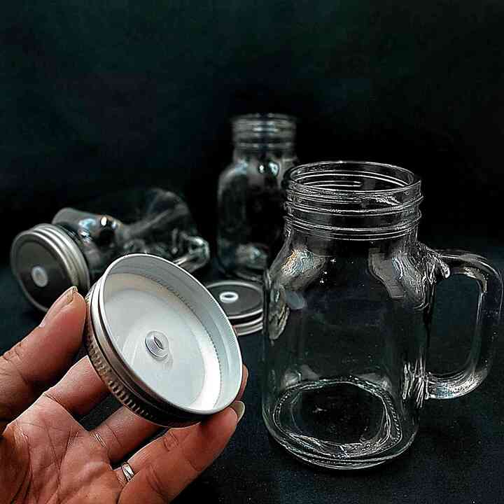 Ly thủy tinh có quai nắp đậy 600ml – ca đựng nước thuỷ tinh nắp thiếc có lỗ cắm ống hút – đựng nước ép, trà sữa, cafe, sữa tươi độc đáo