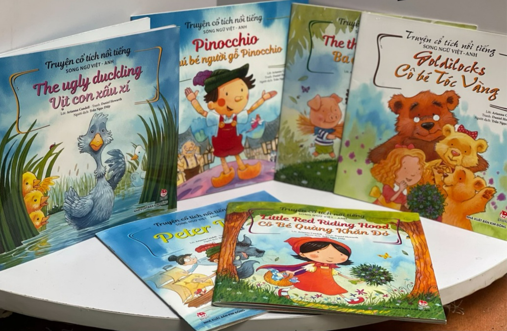 TRUYỆN CỔ TÍCH NỔI TIẾNG SONG NGỮ VIỆT – ANH – Daniel Howarth và Arianna Candell – Trần Ngọc Diệp dịch – NXB Kim Đồng