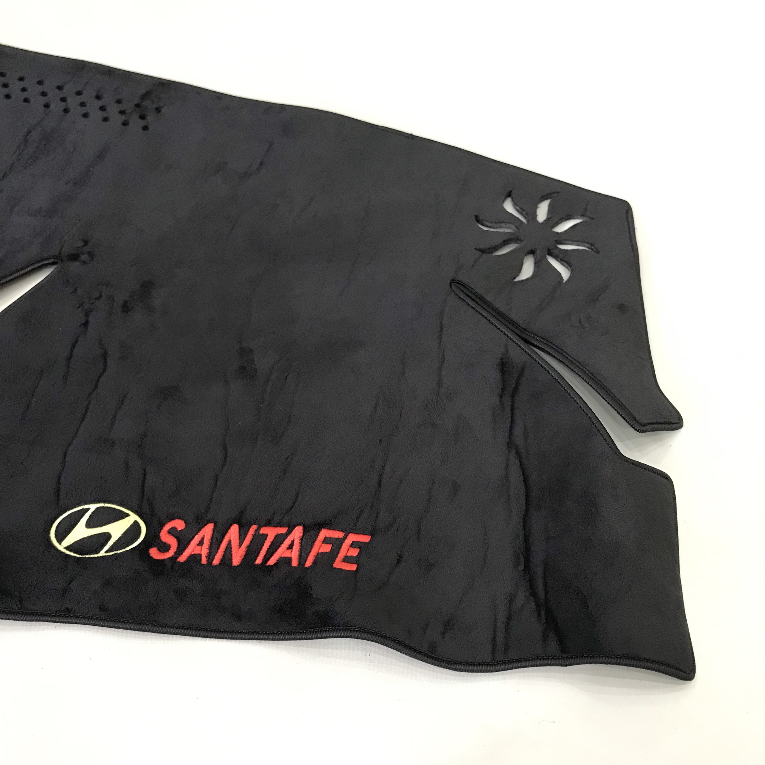 Thảm nhung taplo chống nắng cho Hyundai Santafe 2019
