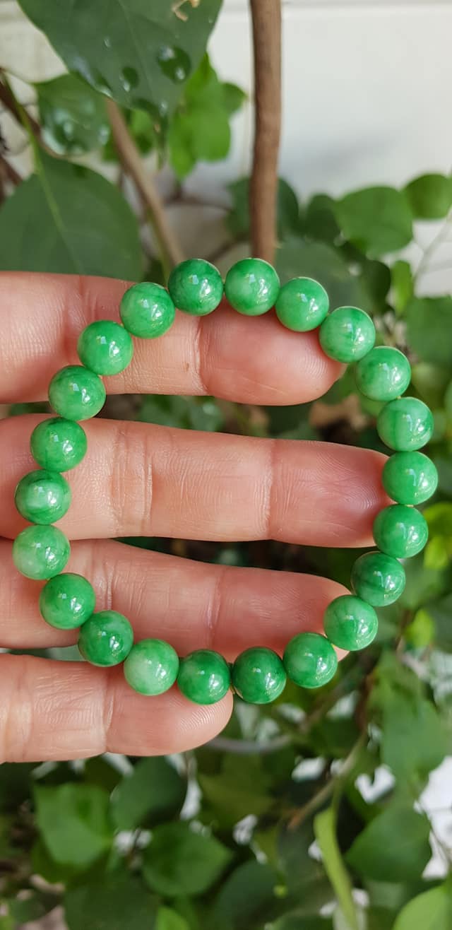 Vòng tay phong thủy đá cẩm thạch xanh tươi size hạt 8mm hay 8li màu xanh ngọc tươi trẻ đẹp nữ mệnh mộc mệnh hỏa mệnh thủy ạ