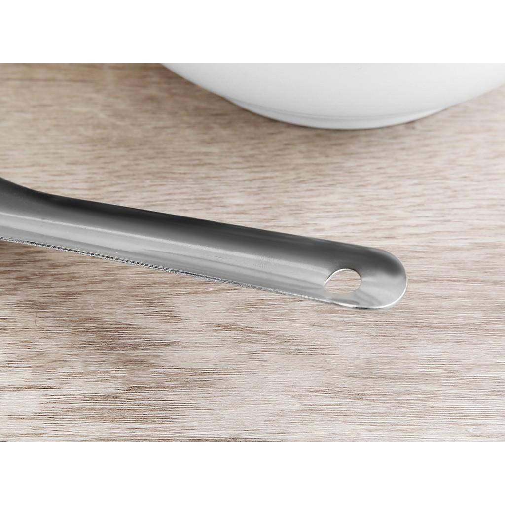 Vá múc canh và múc cơm inox cao cấp chất liệu inox sáng bóng, bền bỉ, hạn chế rỉ sét.