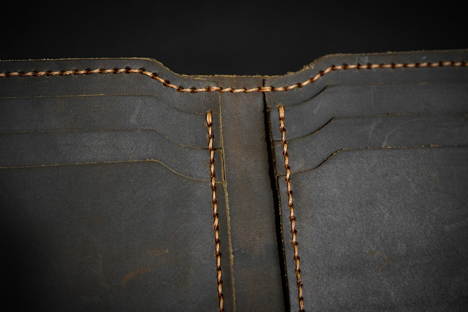 Ví da bò đan viền - Đen