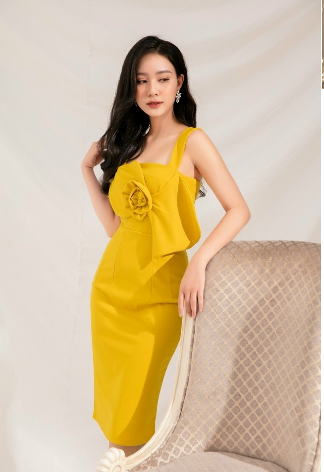 ĐẦM BODY THIẾT KẾ 2 DÂY ĐÍNH HOA TO Ở NGỰC