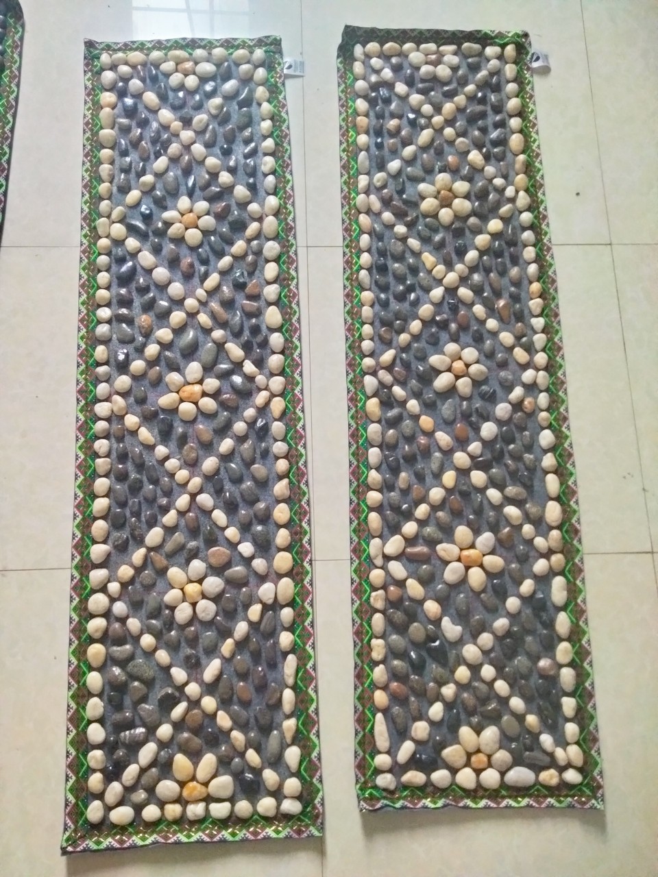 Thảm đá trị liệu massage chân