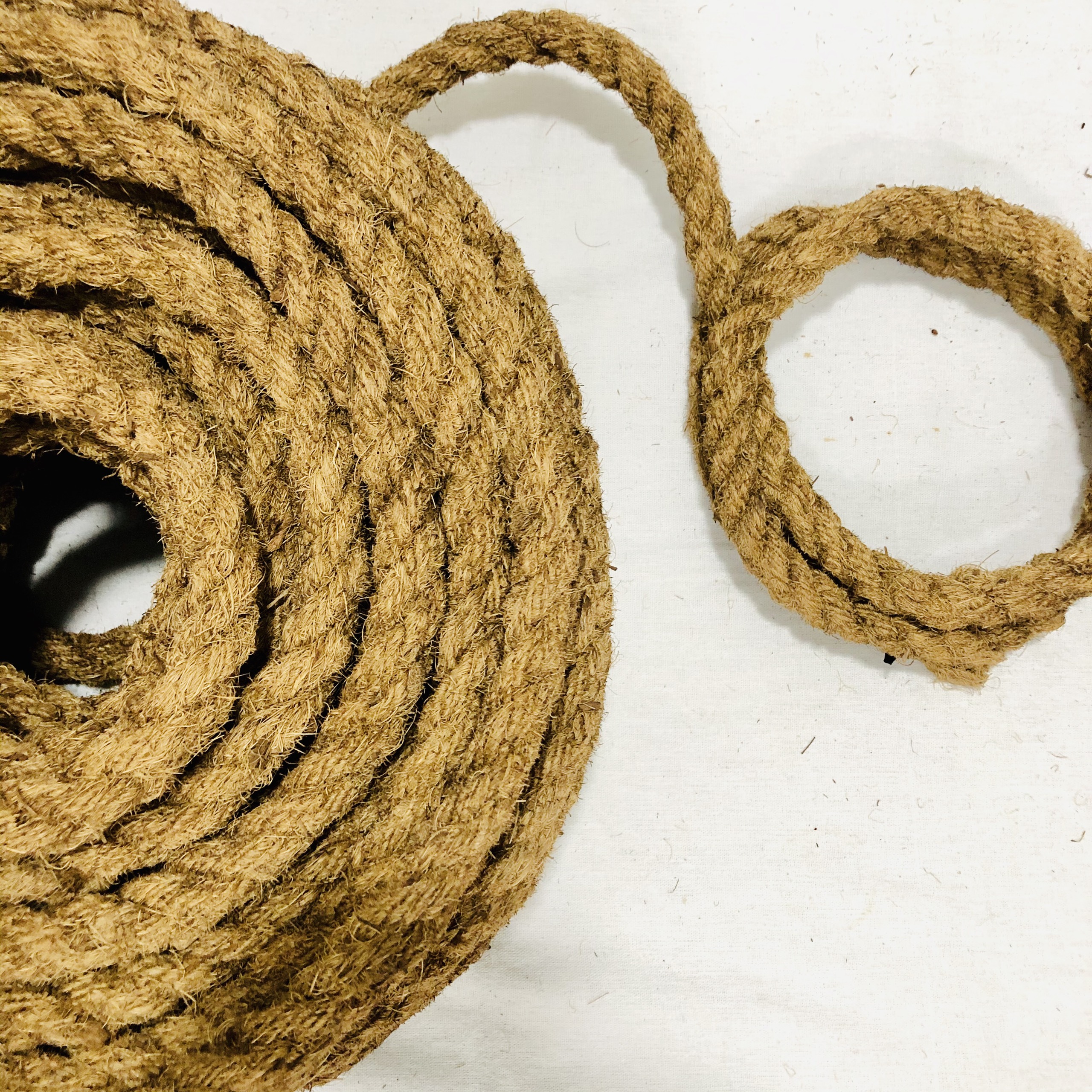 Dây thừng xơ dừa Đường kính 20MM, cuộn 25m dùng để kéo co, trang trí