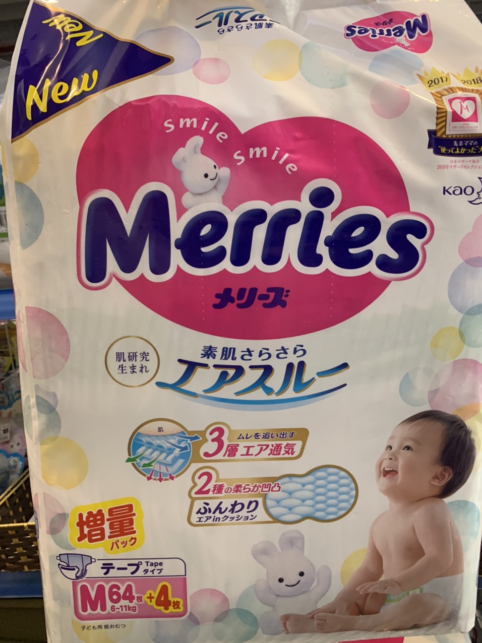 Bỉm dán Merries size M 68 (64+4 miếng) nội địa Nhật