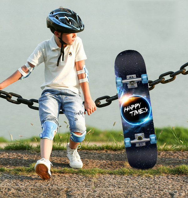 Ván trượt trẻ em có phát sáng Skateboard (Kèm phụ kiện)