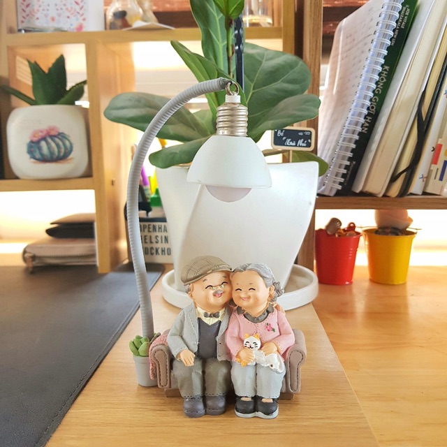 Tượng ông bà già hạnh phúc