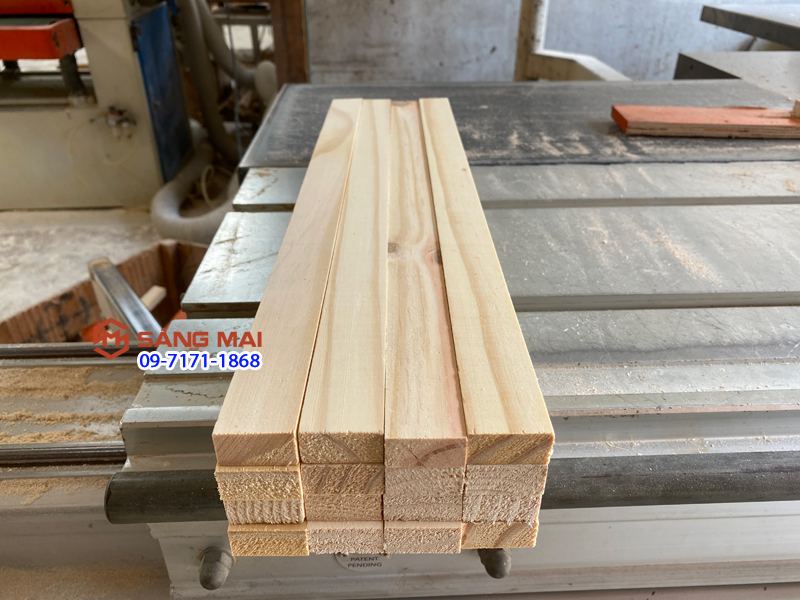 Thanh gỗ thông 3cm x 1,5cm x dài 50cm + láng mịn 4 mặt