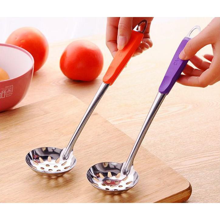 Muỗng múc canh inox cán nhựa chống nóng