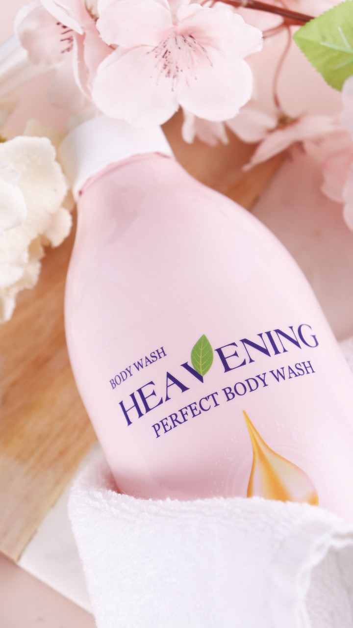 Combo sữa tắm dưỡng ẩm, làm trắng da Heavening 750ml + Khăn tắm tạo bọt Whip's