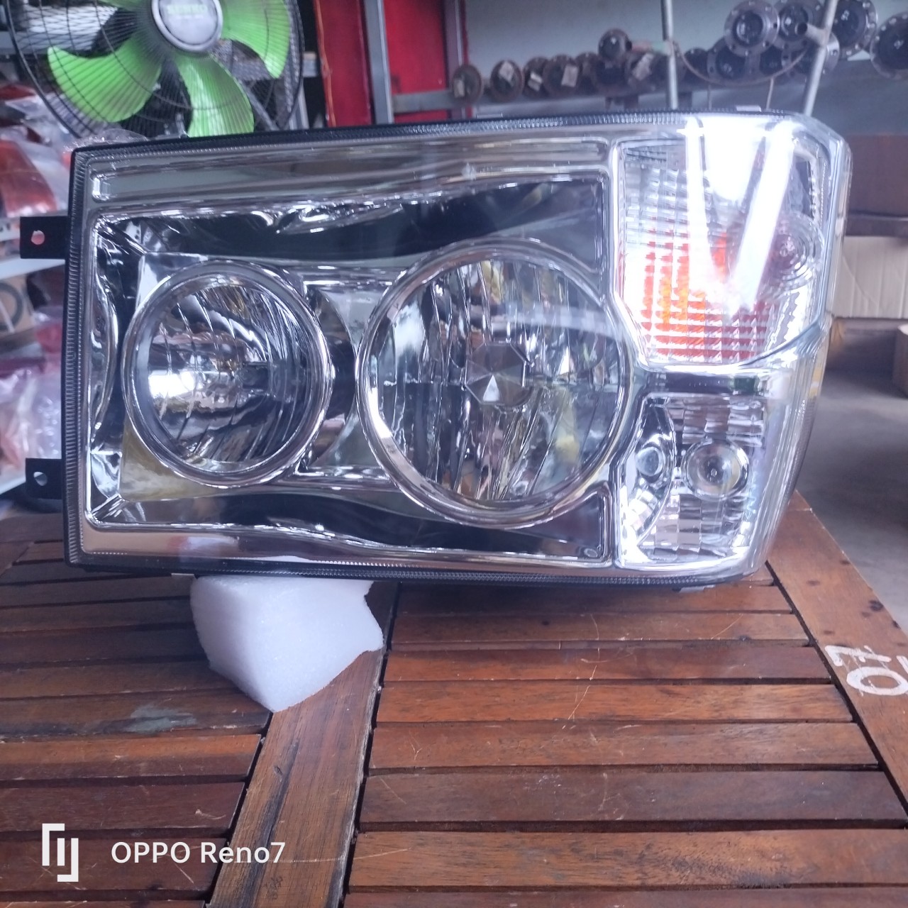 Đèn pha xe tải cho xe Dongfeng, Cửu Long 5 tấn, DC-06-02. 24v, bóng halogen, Trái phải khác nhau. Hàng Dongfeng