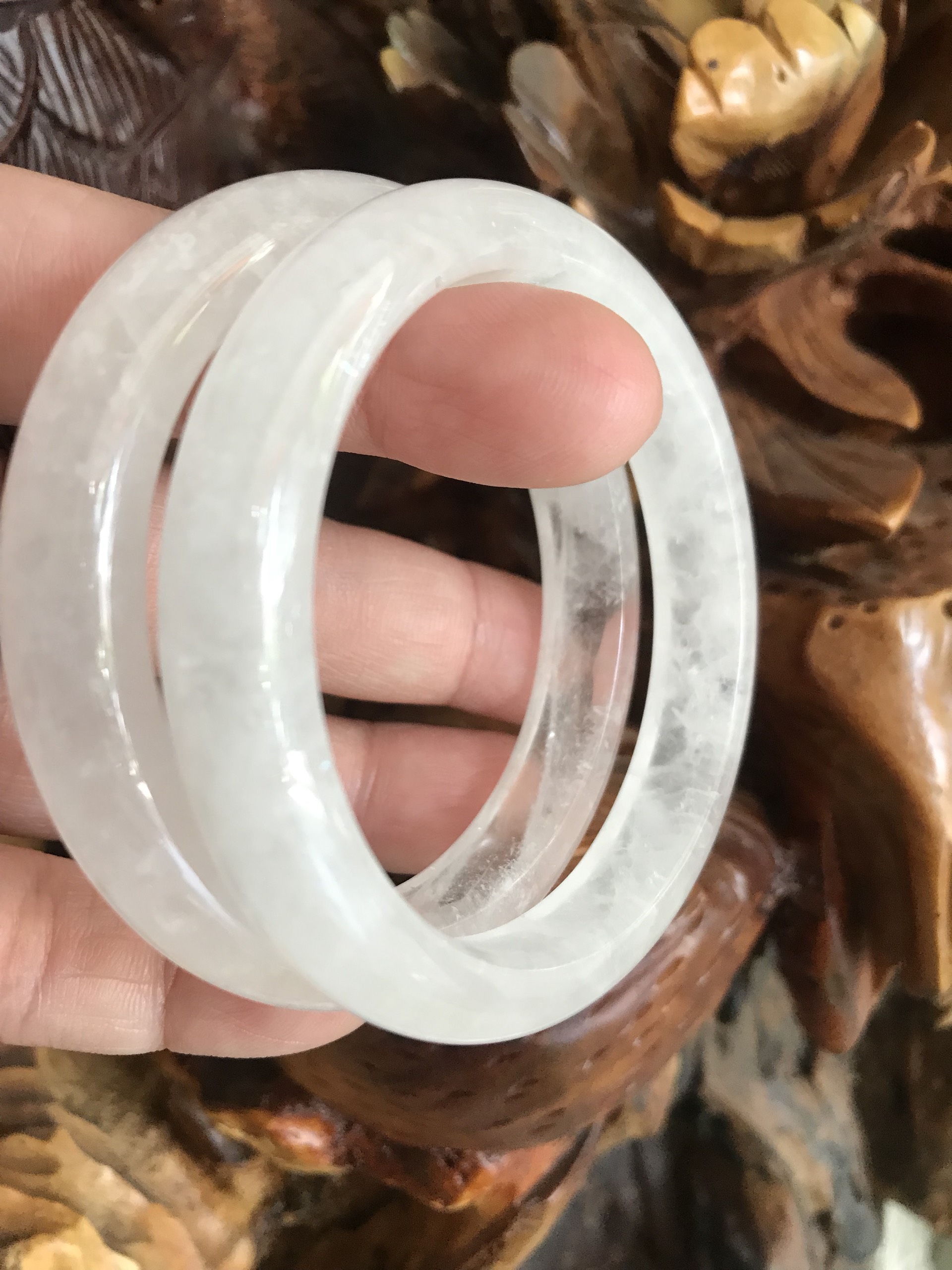 Vòng Thạch Anh Trắng Tự Nhiên Bản Hẹ Mới đẹp Ni 52mm Cao 10mm Dầy 7mm Màu trắng trong bóng đẹp Nữ mệnh Kim mệnh Thủy tay nhỏ đeo 45kg - 52 kg ạ