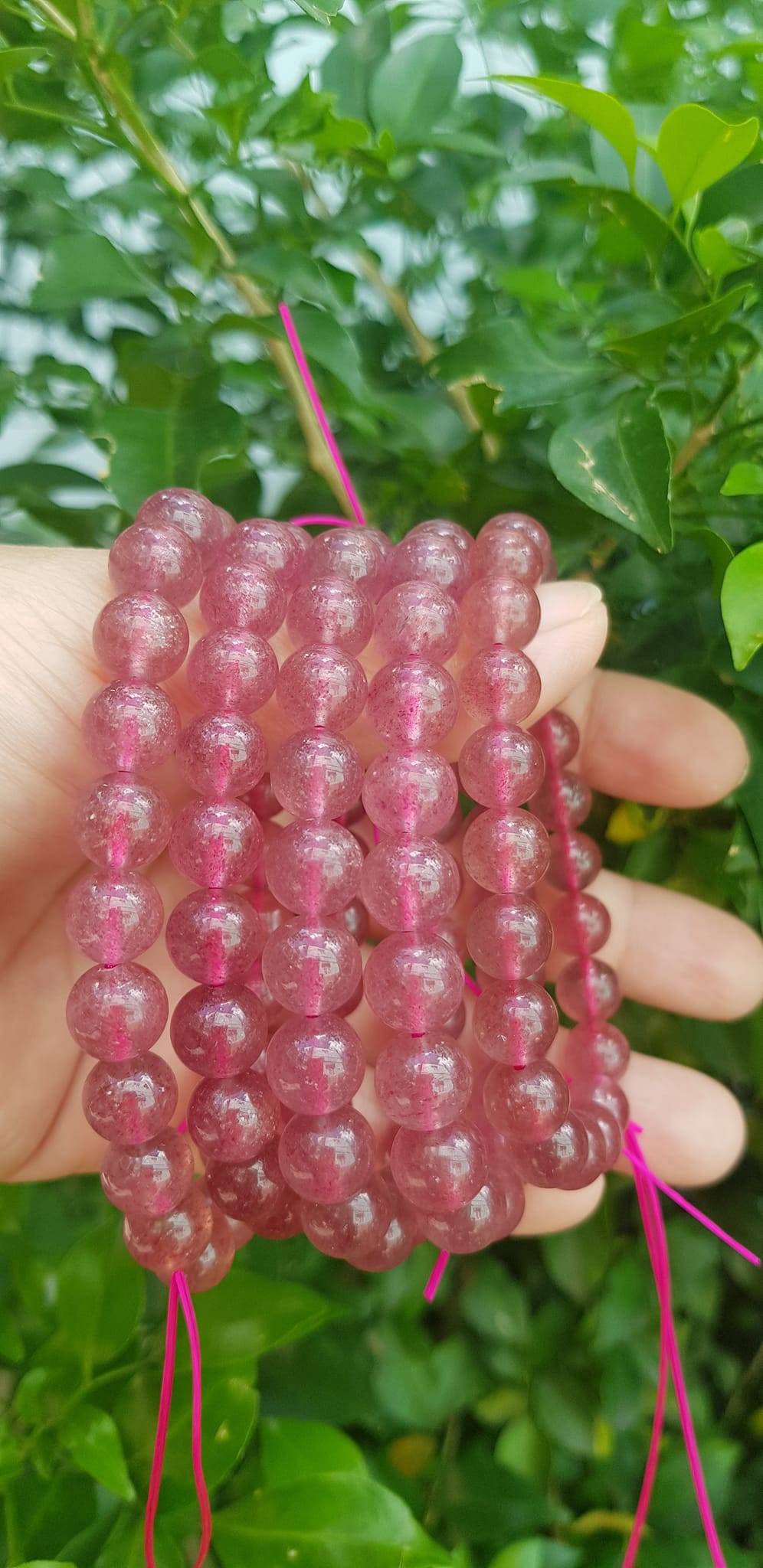 Vòng tay đá Thạch anh dâu hồng tự nhiên Size hạt 9mm xinh xắn hợp Nữ mệnh hỏa mệnh thổ đeo may mắn tài lộc trẻ trung xinh xắn tay ạ