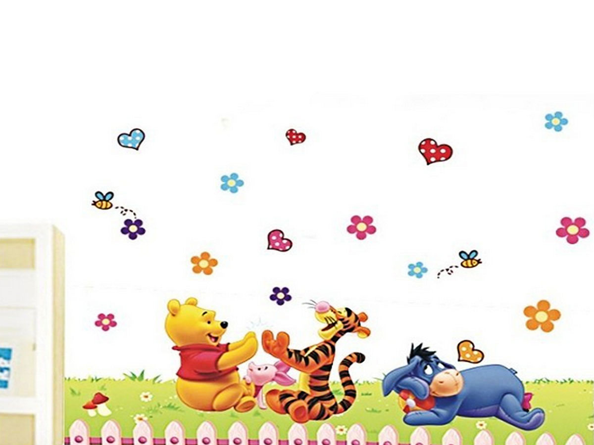 DECAL DÁN TƯỜNG GẤU POOH EEYORE CÙNG CHƠI ĐÙA