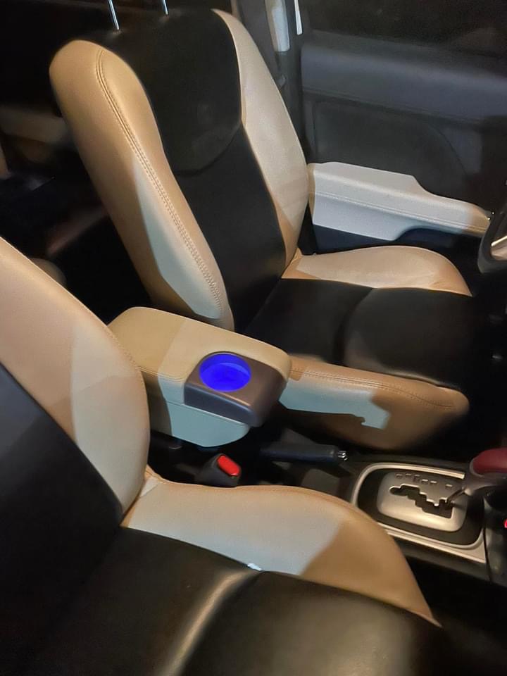Bệ tỳ tay Toyota Rush