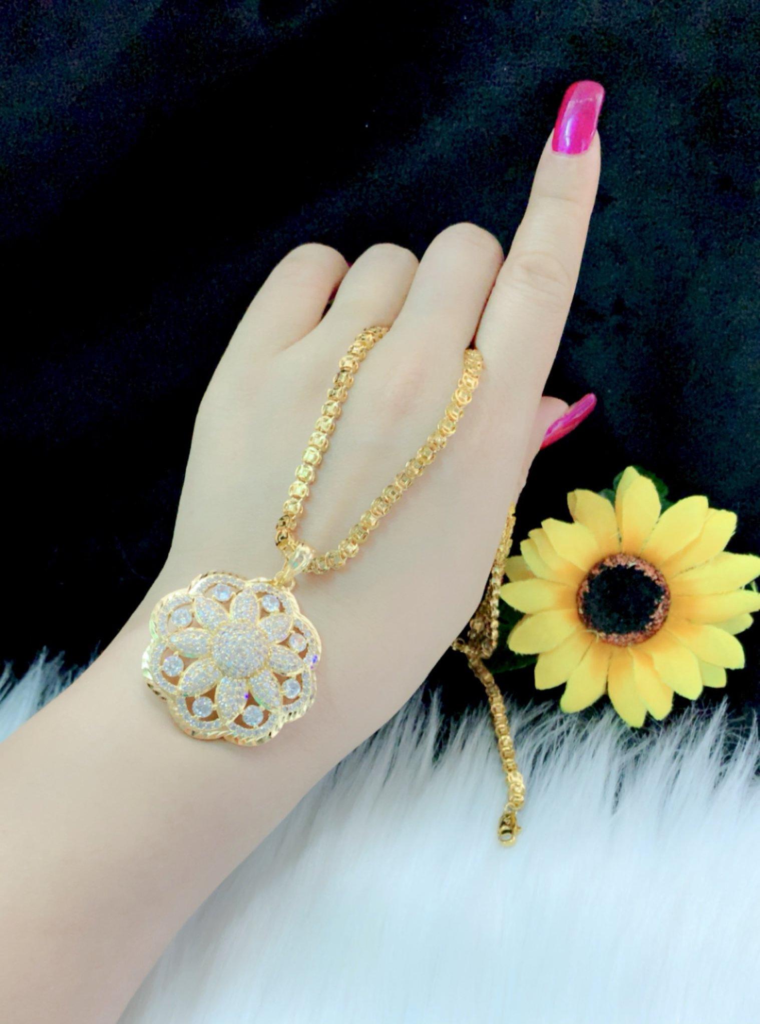 Dây chuyền nữ mặt bông xoàn mạ vàng 18k EKP15C