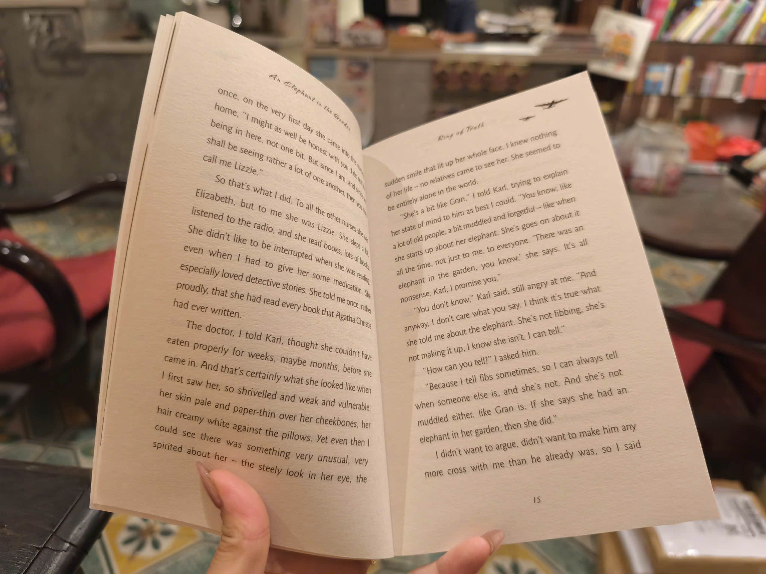 An Elephant in the Garden by Michael Morpurgo - Children Story book in English - Sách Ngoại Văn