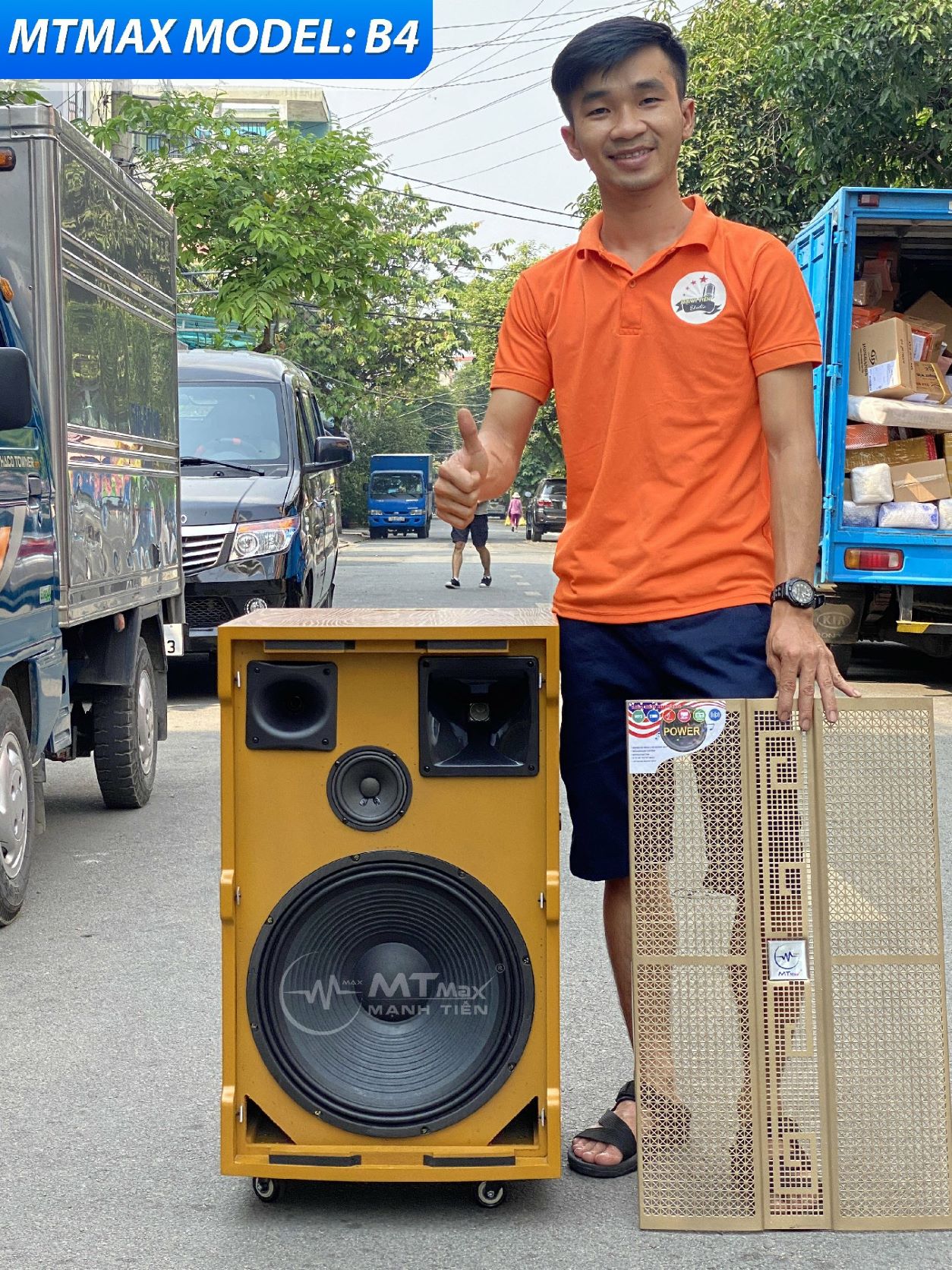 Loa kéo di động MTMax B4 - Loa karaoke 3 đường tiếng bass 4 tấc, 1 mid, 2 treble - Công suất lên đến 700W - Kèm 2 micro không dây UHF hiệu chỉnh echo, delay, reverb dễ dàng - Đầy đủ kết nối Bluetooth, AV, USB, TF card - 4 chế độ EQ nhạc - Hàng nhập khẩu