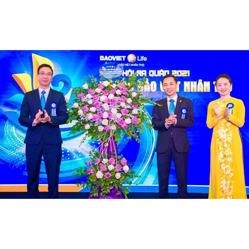 Hoa Cài Áo Đại Biểu
