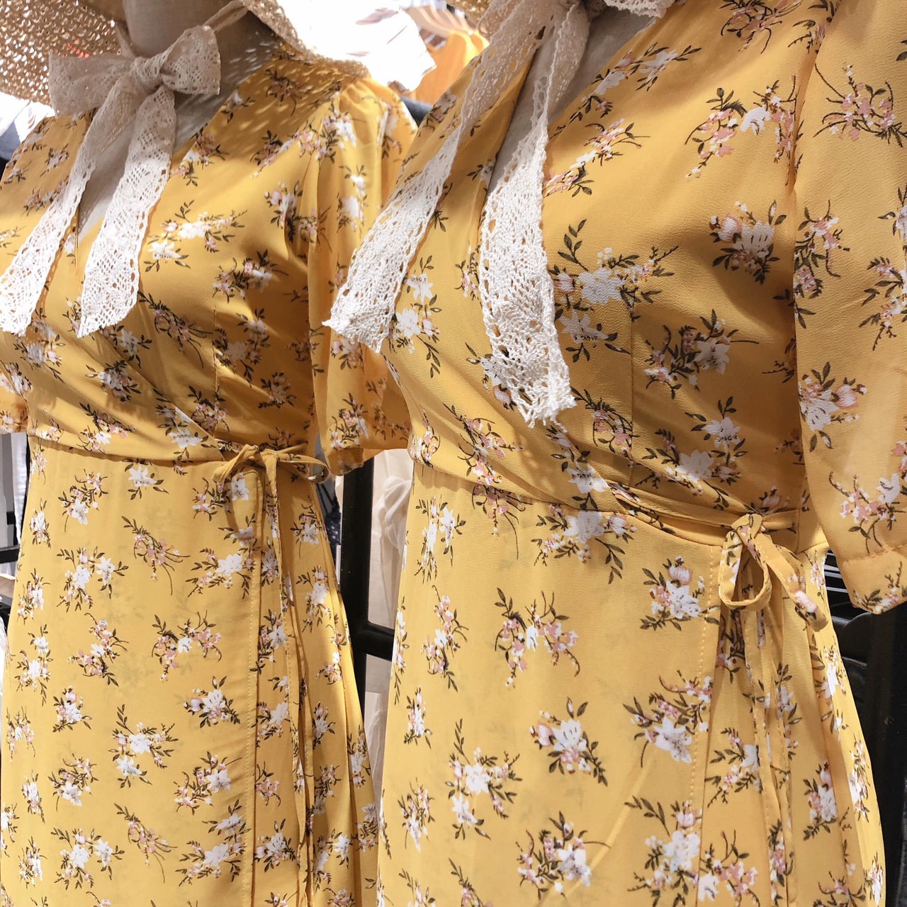 Đầm Hoa Vàng Dáng Maxi Xoè Dài Cột Eo Fee Size