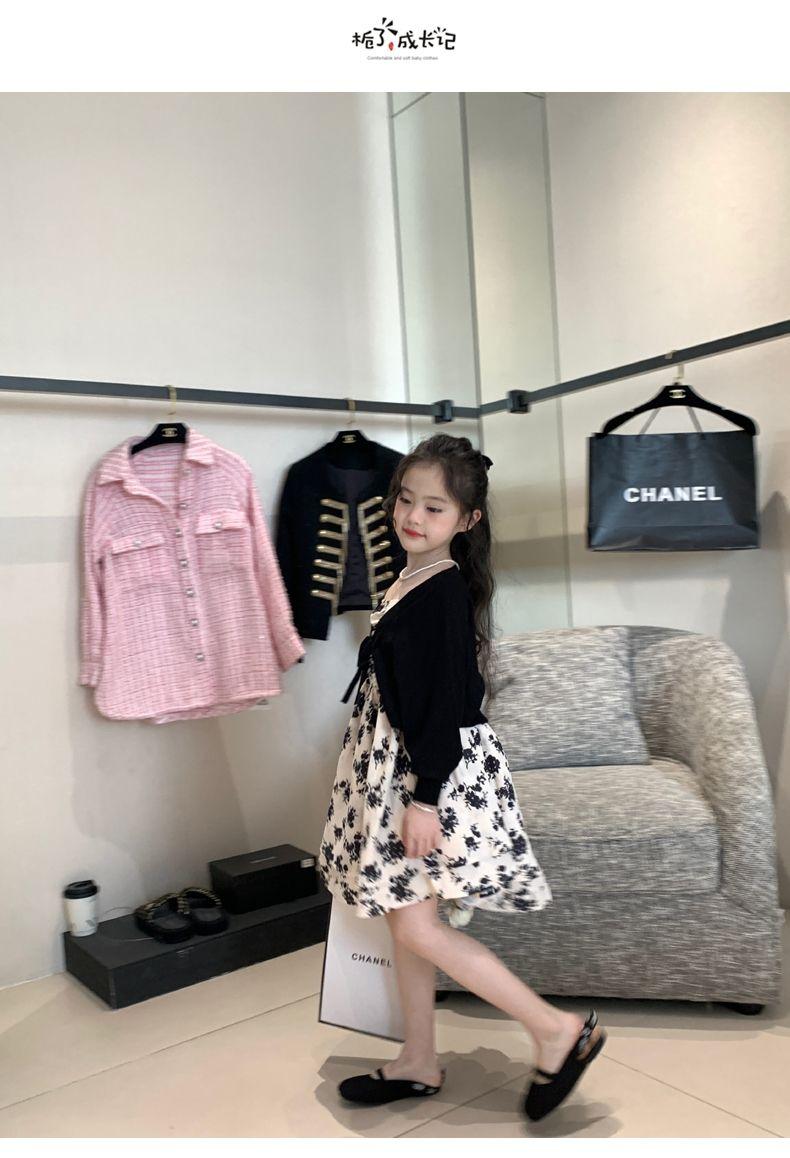 SHUANGYAN Yuanbaoth trẻ em ăn mặc thời trang phù hợp với phong cách phương Tây mùa xuân ăn mặc trẻ em gái mảnh hoa sling váy dệt kim áo choàng