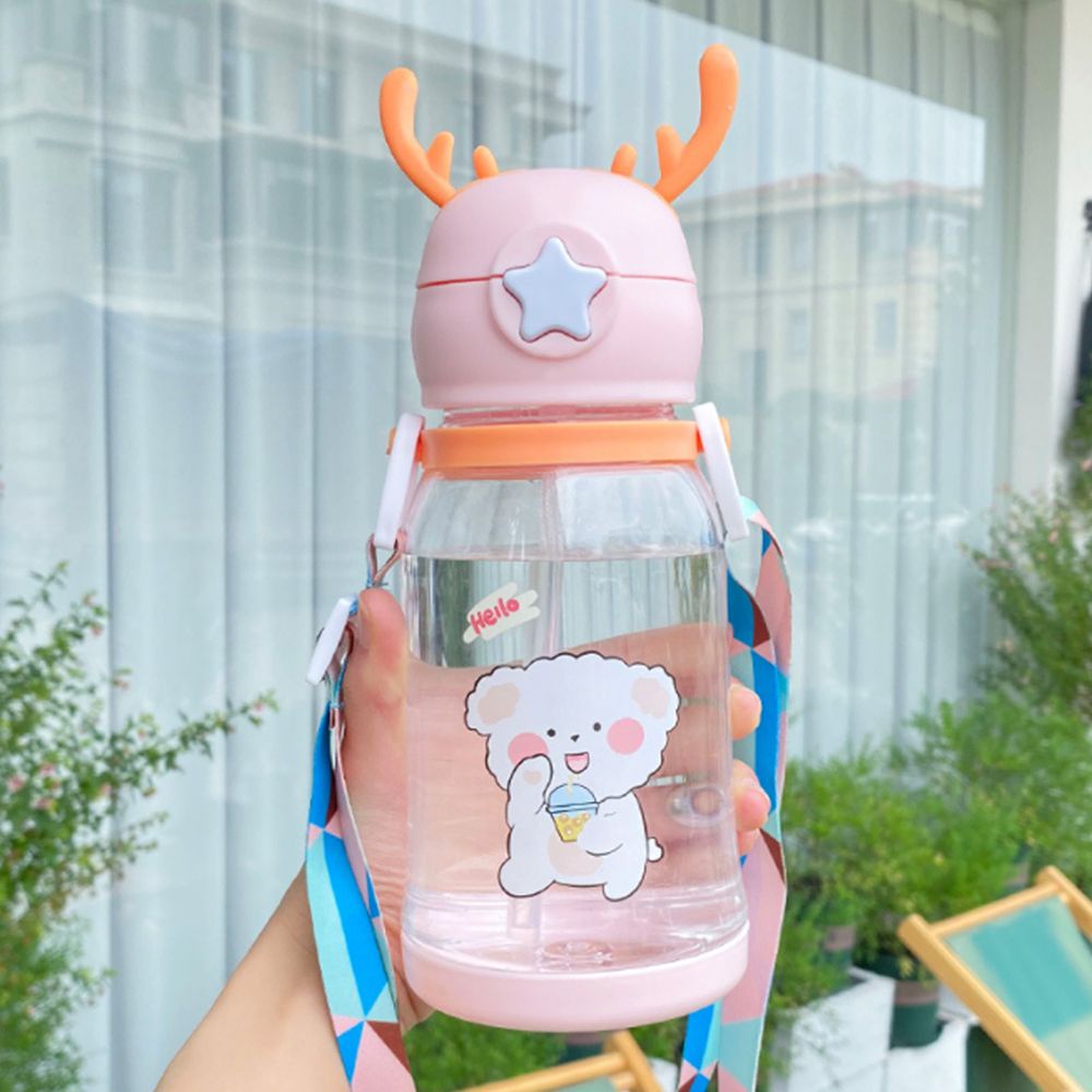 Bình nước sừng hươu nhựa PP có ống hút, dây đeo hoạt hình dễ thương dung tích 600ml KHN022