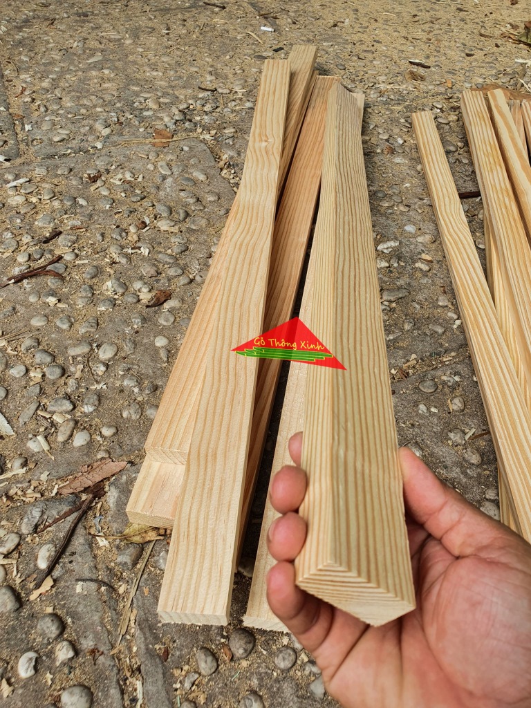 Thanh gỗ thông vuông 2x4cm, dài 80cm bào láng 4 mặt đẹp dùng làm khung sườn, làm xương, trang trí