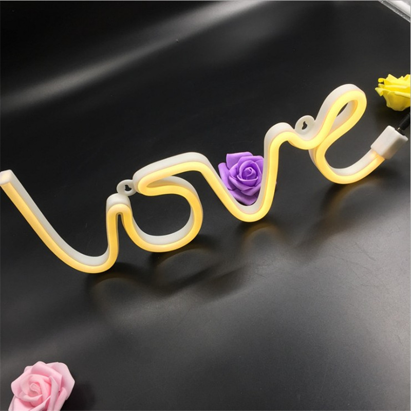 Đèn led chữ LOVE decor