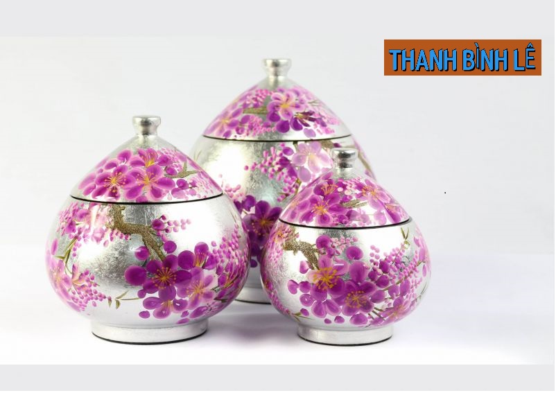 Hủ mận sơn mài họa tiết phong phú