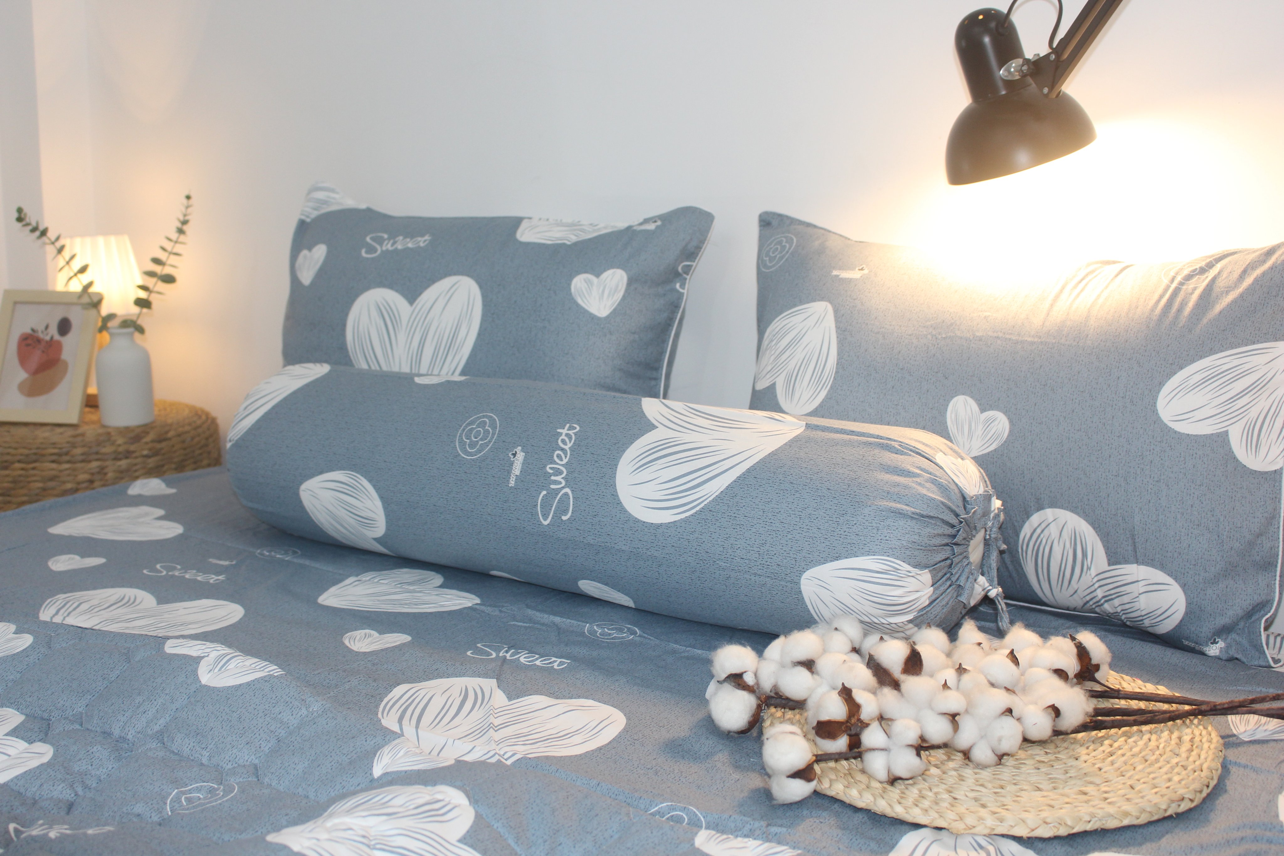Bộ Drap Gối Cotton -Mẫu Tim Trắng Nền Xám- vải dày dặn, mát mẻ, siêu thấm mồ hôi