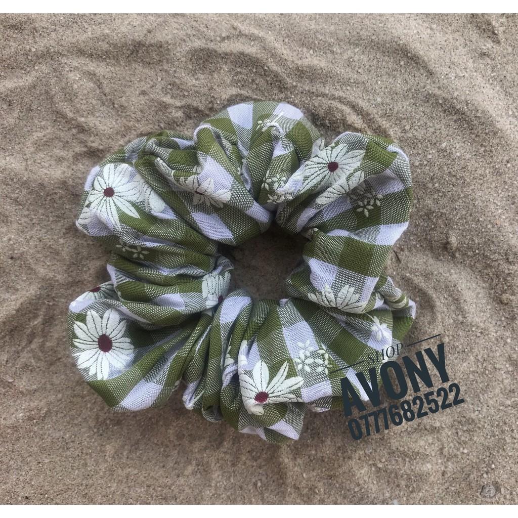 Cột tóc vải Scrunchies caro in hoa