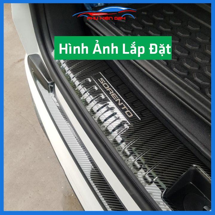 Ốp chống trầy cốp Sorento 2020-2021-2022 thép không gỉ vân cacbon chống trầy bảo vệ xe