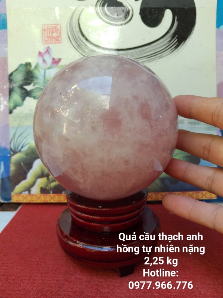 Quả Cầu Đá Thach Anh Hồng Phong Thủy Có Tặng Kèm Đế Gỗ Xoay
